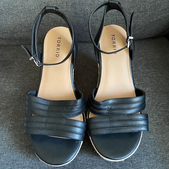 Torrid black strap, platform, heel wedge size 9.5W - Picture 9 of 9